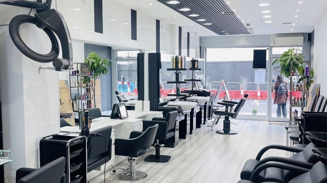 KD Barbers cut station
